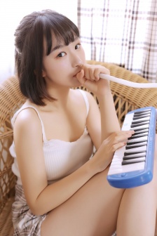 秘书穿开档情趣内衣上班